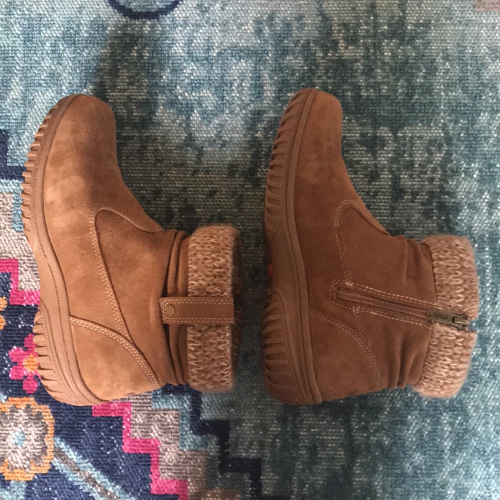 Shoes - Picture 3 of 3